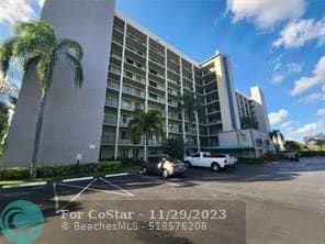 Building Photo - 2220 N Cypress Bend Dr