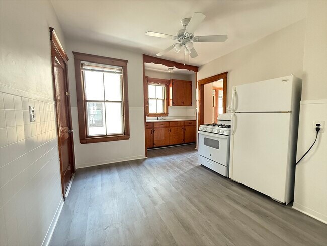 Building Photo - 35A Kingston St