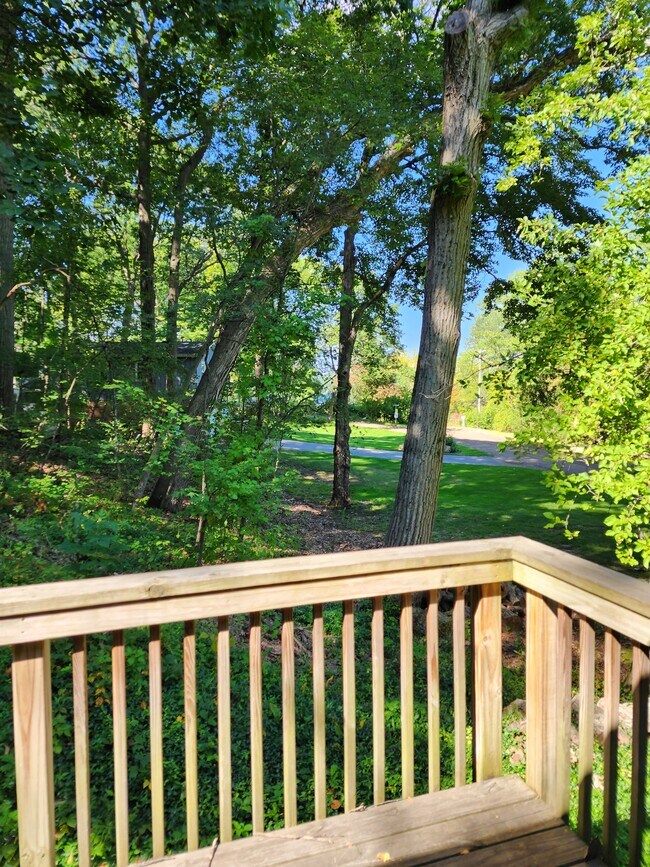 Foto del edificio - 5630 Pineridge Ln