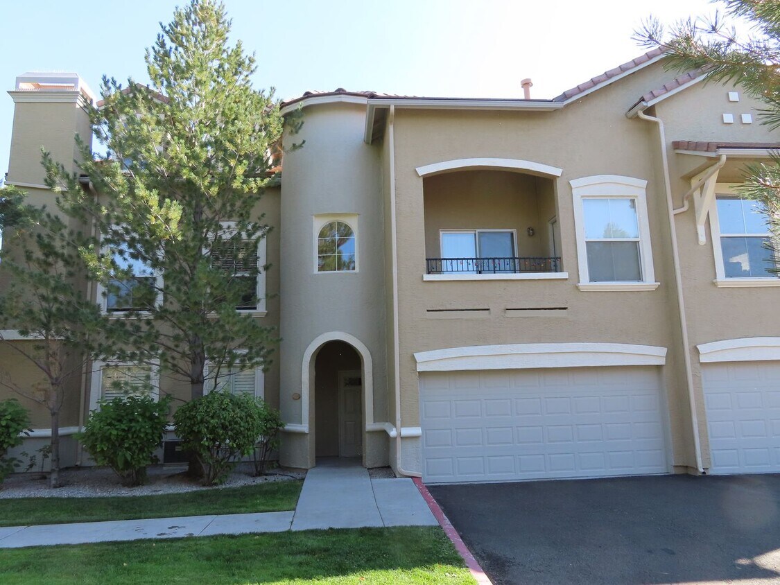 Foto principal - 9050 Double R Blvd
