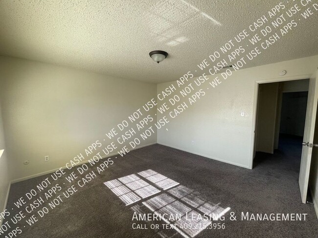 Building Photo - 2-Bedroom West End Town Home Available for...