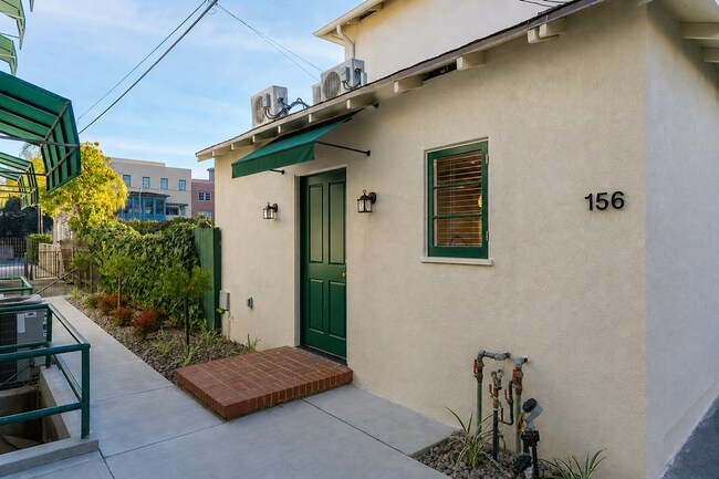 Foto del edificio - 1BR in Prime Pasadena - 92 Walk Score + Parking + Free Electricity for 1 Year