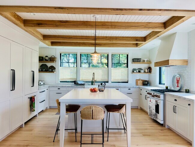 Foto del edificio - 156 Hines Point Rd