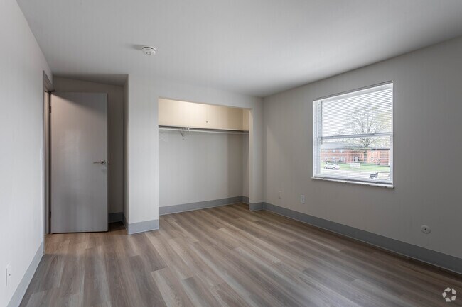 2 Br, 1 ba - 838 SF (recién remodelado) - Wildwood Village Apartments