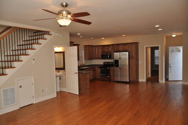 Building Photo - 832 Palmetto St
