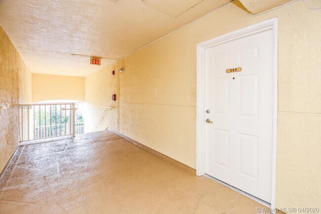 Foto del edificio - 13780 NE 3rd Ct