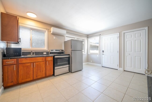Building Photo - Attached Studio in Aiea