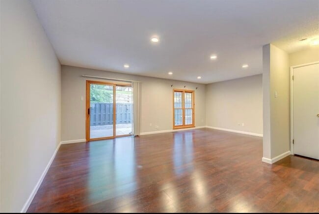 Building Photo - 10411 Corbeil Dr