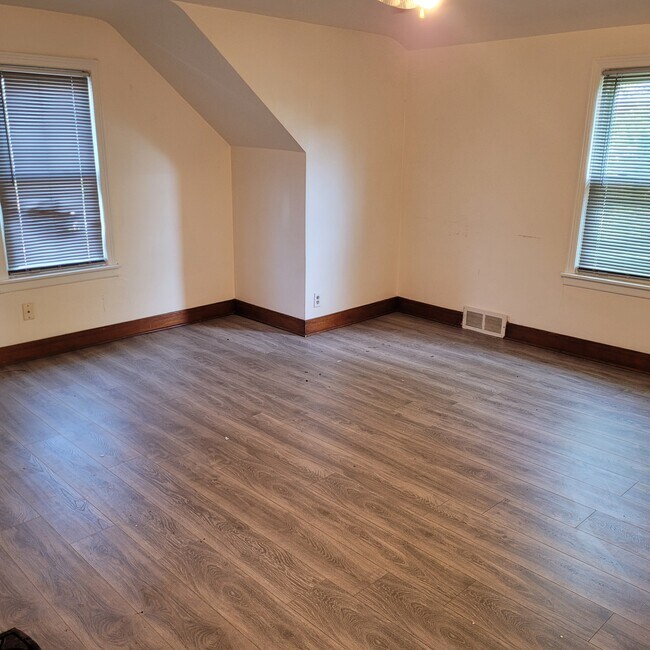 Foto del edificio - 3567 Chapin Ave