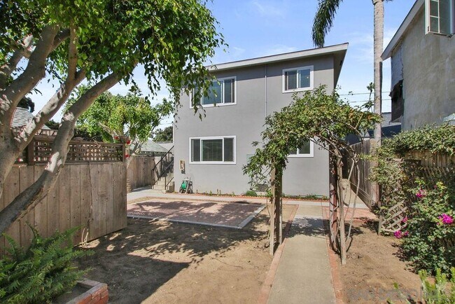 Building Photo - 4742.5 Lotus St