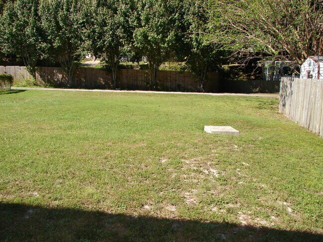 Building Photo - Great Townhome in The Cove!