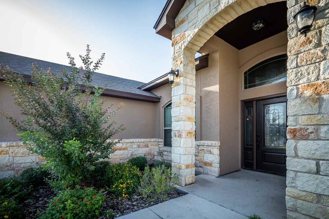 Building Photo - 208 Don Martin Dr