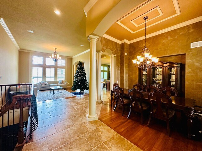 Building Photo - {9003} Wilshire Farms Reverse 1.5 Story Ho...