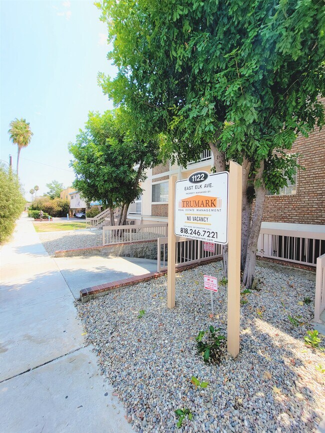 Foto del edificio - 1122 E Elk Ave