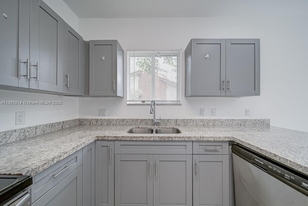 Foto principal - 14750 NE 7th Ave