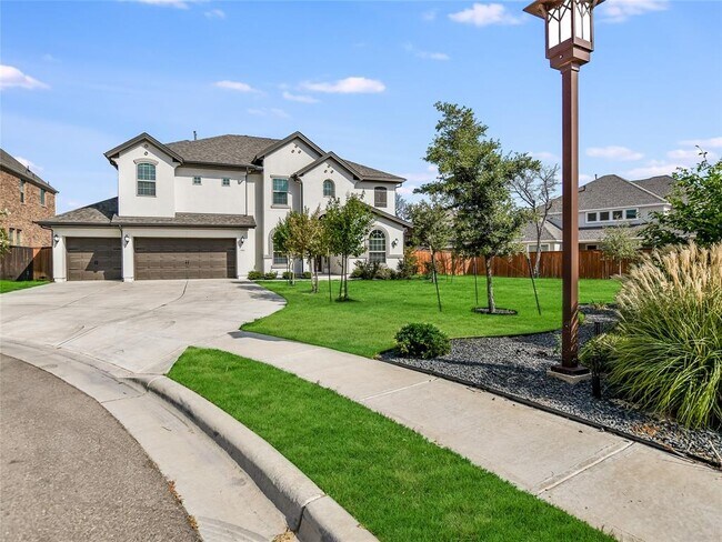 Building Photo - 2905 Fallcrest Bnd