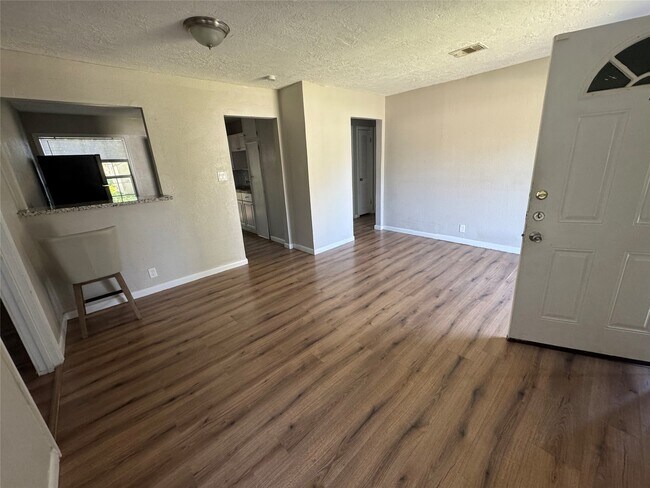 Foto del edificio - 7339 Eisenhower Rd