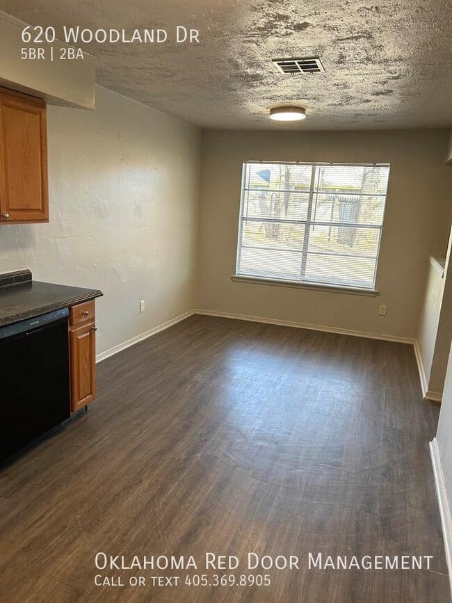 Building Photo - 620 Woodland Dr