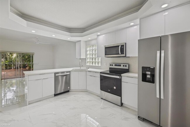 Foto del edificio - 4 br, 2.5 bath House - 8737 NW 140th Ln