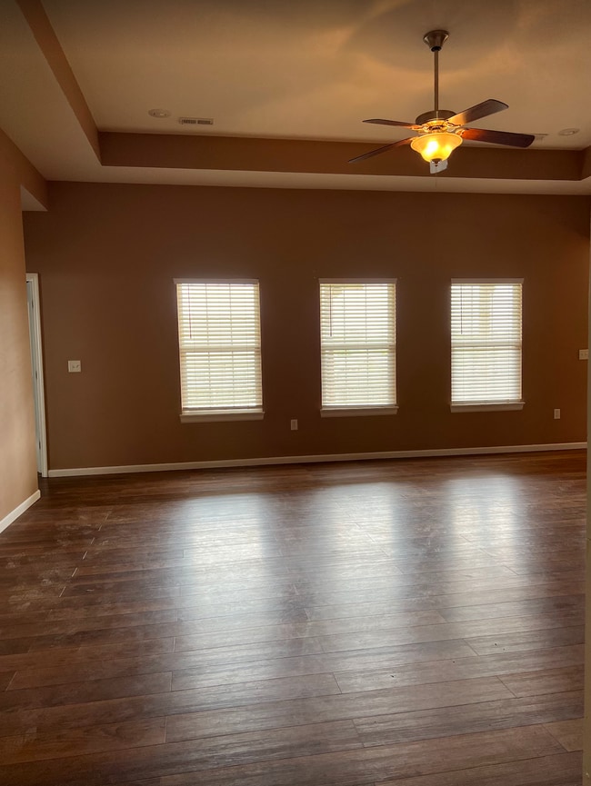 Building Photo - 619 Oakmont Dr