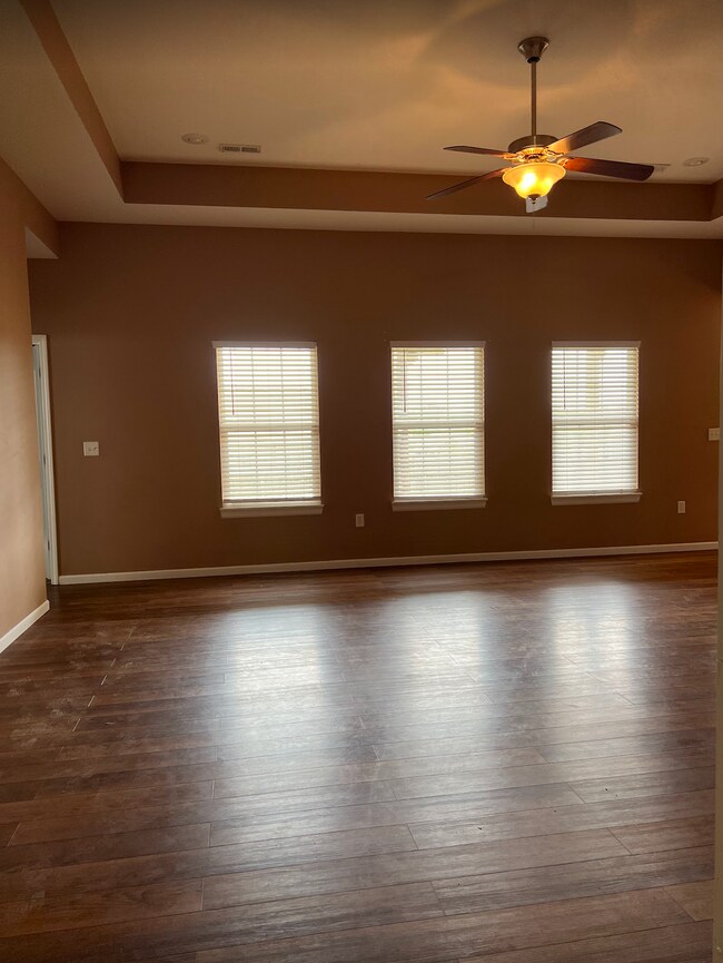 Foto del edificio - 619 Oakmont Dr