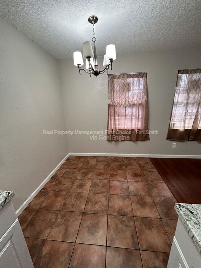 Building Photo - 1010 S 19th St