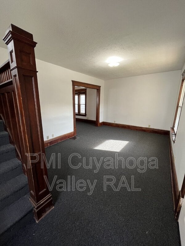Building Photo - 410 Cole Ave
