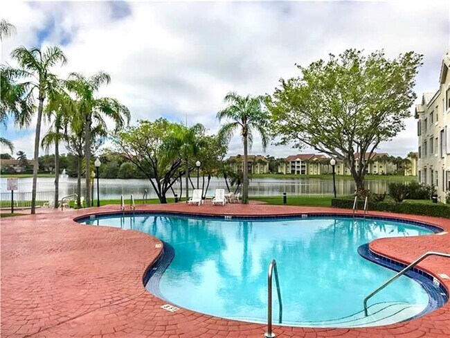 Foto del edificio - 2811 N Oakland Forest Dr