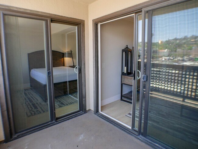 Foto del edificio - RARE Offering 2BD/2BA Furnished Condo of s...