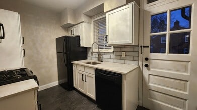 Building Photo - 1026 Sanford Ave