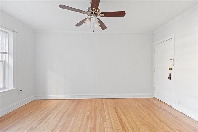 Foto del edificio - 656 W Oakdale Ave