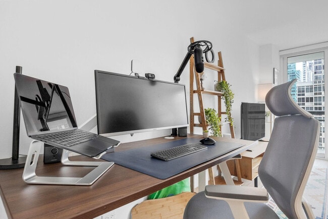 Building Photo - 68 W 37th St