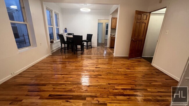 Building Photo - FRESHLY RENOVATED 4 BEDROOMS LOGAN STREET ...