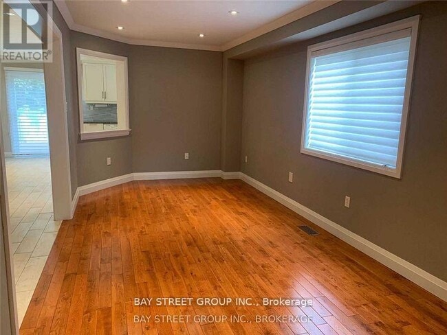 Building Photo - 615 Summer Park Crescent