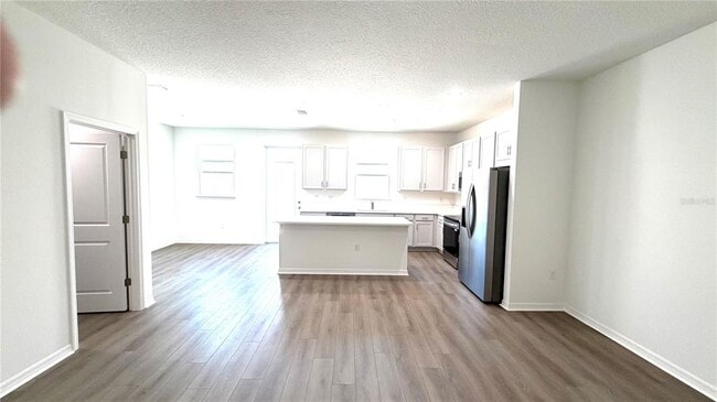 Foto del edificio - 706 Blissful Gdns Wy