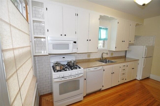 Building Photo - 37 Perrin St