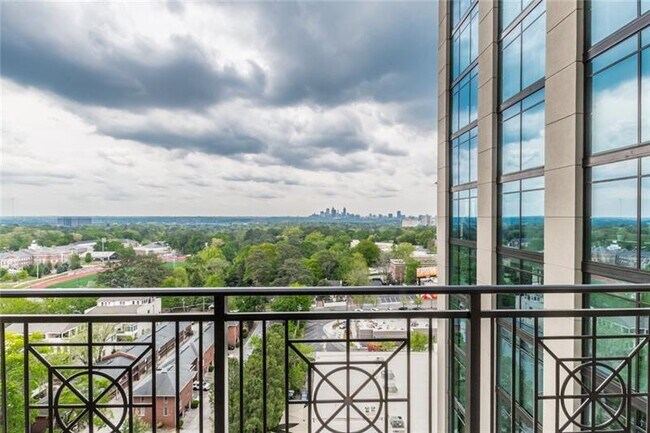 Building Photo - 2965 Peachtree Rd NE