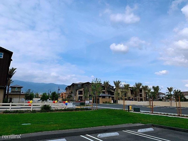 Building Photo - 2 br, 2.5 bath Townhome - 7416 Solstice Place