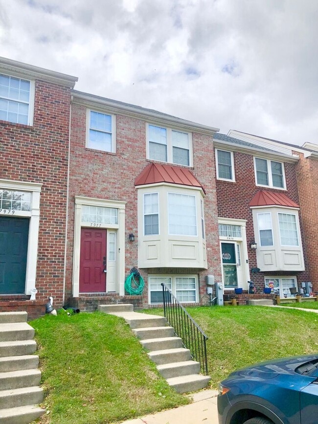 Building Photo - Stunning 4 BR /2.5 Townhome in Stoney Beach!