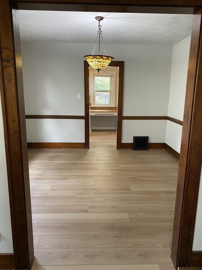 Foto del edificio - 2817 Emerson Ave