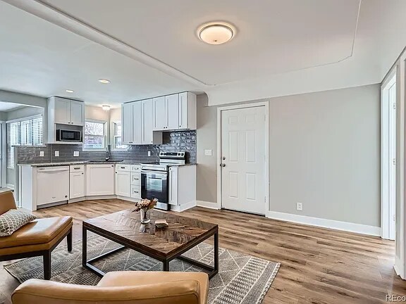 Foto del edificio - 5475 Primrose Ln