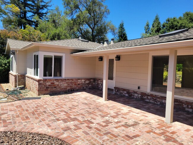 Building Photo - Single level 3 bedroom home in Glorietta N...