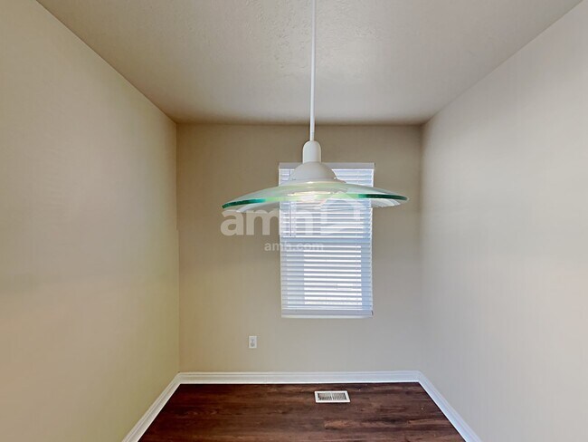 Foto del edificio - 2129 Revere Way