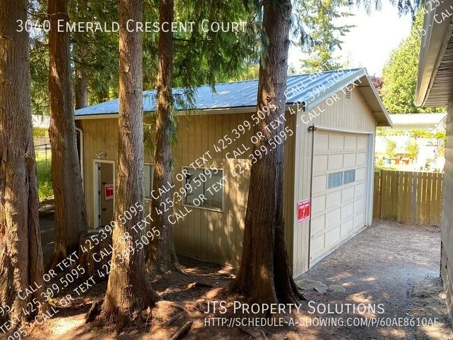 Building Photo - * Spacious Home with HUGE SHOP Near Beauti...