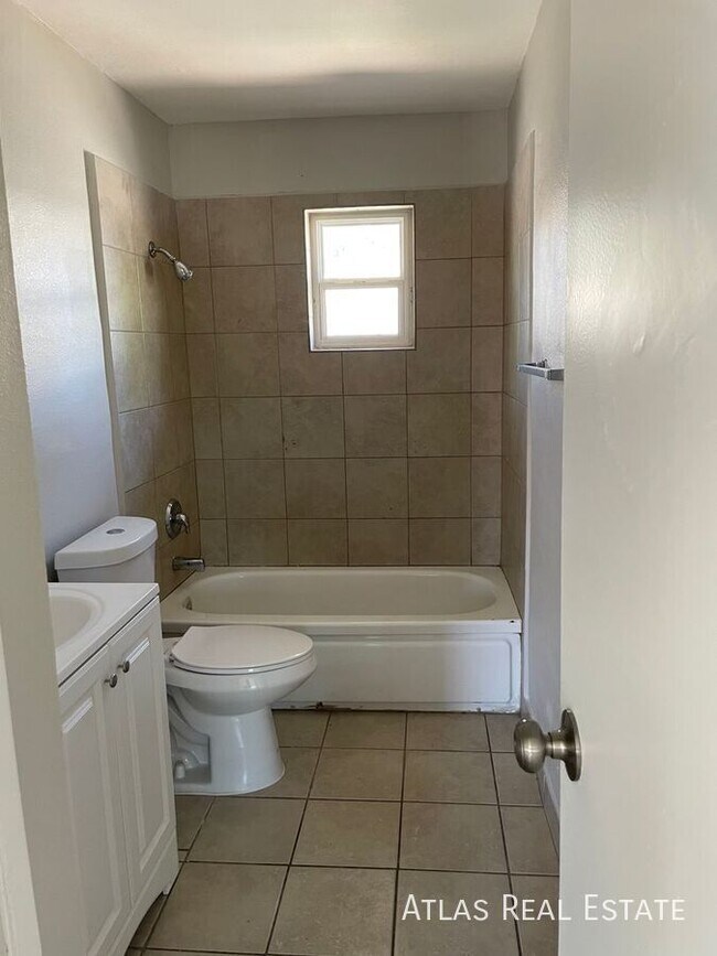 Foto del edificio - 1741 W Desert Cove Ave
