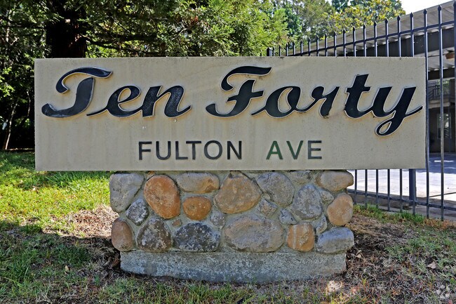 Building Photo - Ten Forty