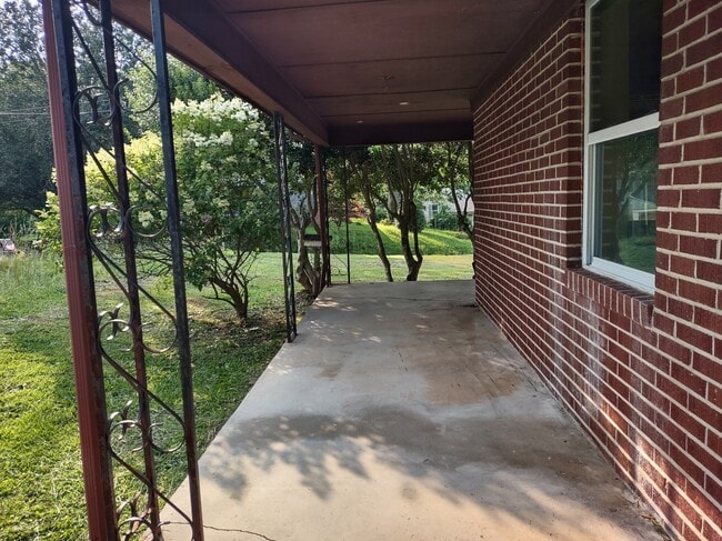 Building Photo - 161 S Pine St