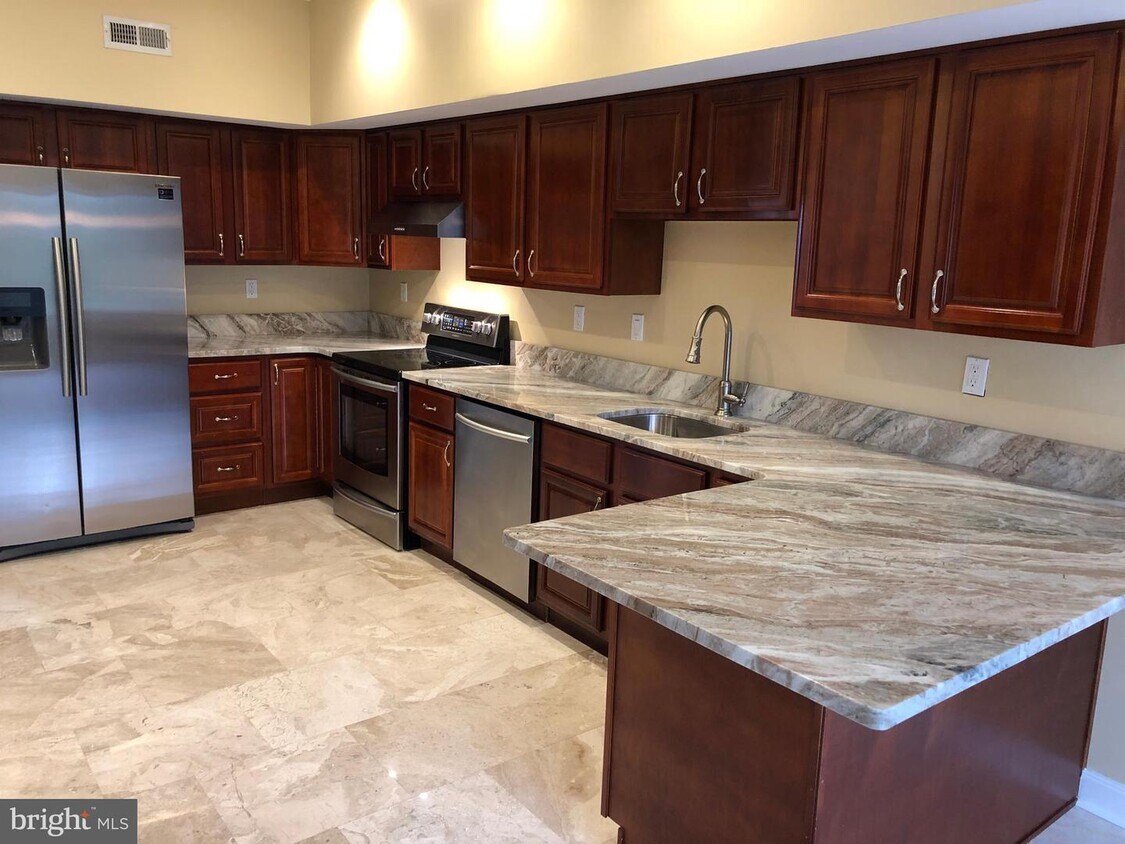 Foto principal - 325 Overlook Ln