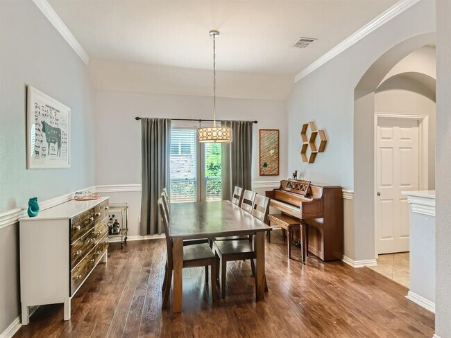 Building Photo - 2117 Bindon Dr