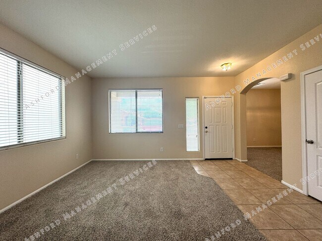 Foto del edificio - BEAUTIFUL 4 BEDROOM PLUS OFFICE AND LOFT, CORNER LOT IN CHEATHAM FARMS